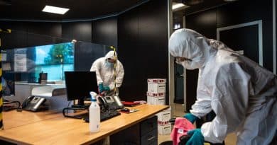 Parassiti nei luoghi di lavoro: come tutelare igiene, personale e clienti